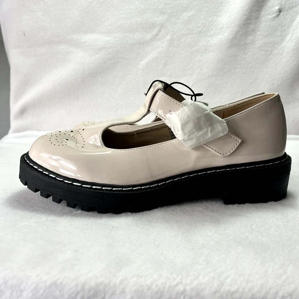 Torrid Shoe Womens 9.5 WW T-Strap Lug Mary Jane Beige Faux Patent Leather